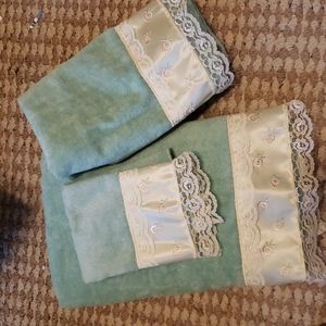 Three piece towel set